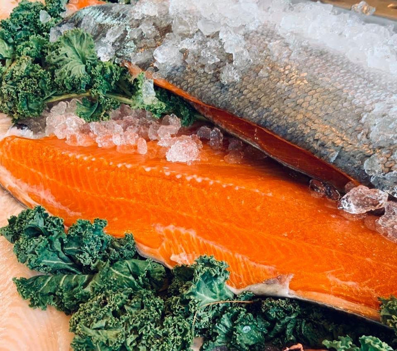 Premium Scottish Salmon - The Fresh Fish Shop UK Single pack serves 2 (260g) Twin pack serves 4 (520g) Family pack serves 4-5 (CENTRE CUT) (500g) Large salmon side serves 4-8 (900g)  Origin- Farmed in Scotland  Catch method: Farmed at sea Shelf life on receipt - 4 days